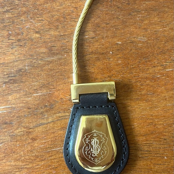 Men’s Elegant Gold Tone and Black Leather Keychain - Picture 6 of 7